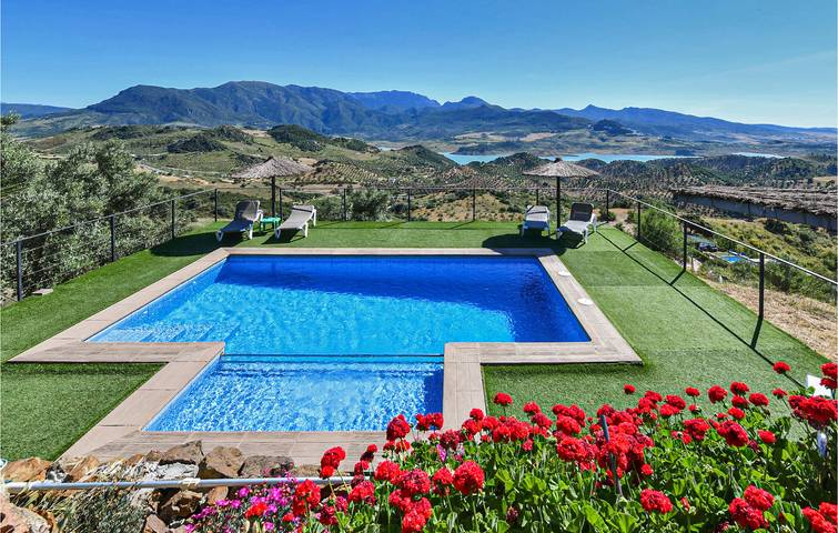 Apartamento con aire acondicionado y terraza junto a la piscina cerca de El Gastor in El Gastor, Pueblos Blancos