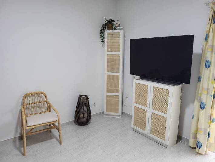 Apartamento entero, Apartamento 'Vanil Blanco' con vistas a la montaña, terraza privada y aire acondicionado in Playa Blanca, Yaiza