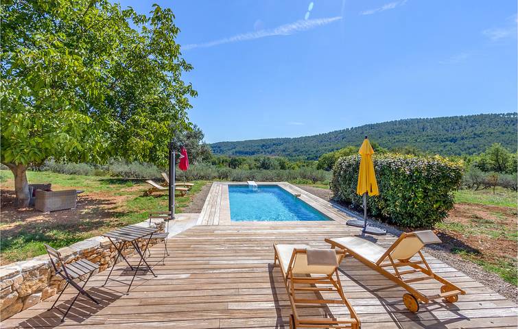 Location de vacances pour 5 personnes, avec jardin et terrasse à Salernes - 2