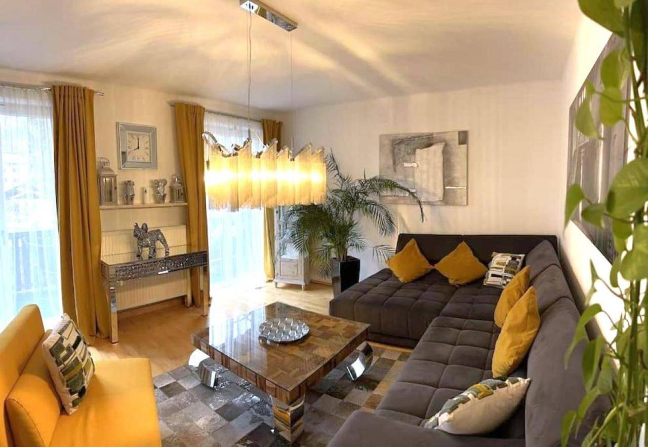 Ganze Wohnung, Haus Schmidhuber Ferienwohnung 2 mit Balkon und Bergblick in Großgmain, Bezirk Salzburg-Umgebung