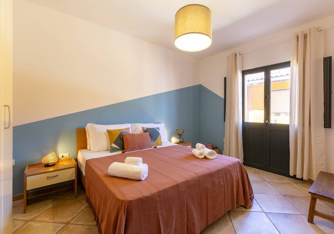 Ganze Wohnung, Romantic Bohemien apartment- private terrace in Piscinas, Carbonia-Iglesias Provinz