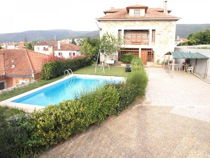 Location de vacances pour 14 personnes, avec Balcon ainsi que Jardin et Piscine dans Venade - 3