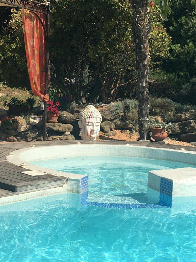Location de vacances pour 2 personnes, avec piscine ainsi que jardin et vue, animaux acceptés à Orgone - 4