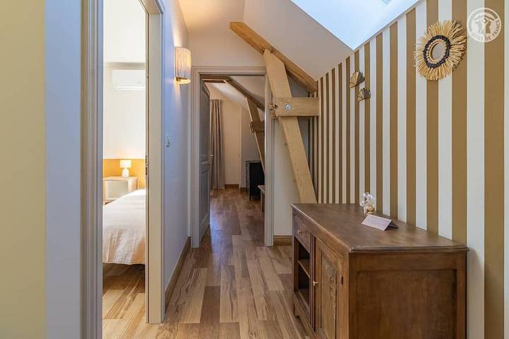 Location de vacances pour 6 personnes, avec terrasse ainsi que jardin et piscine à Yenne - 3