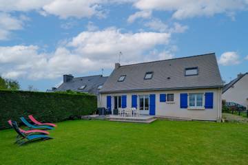Gîte pour 9 personnes, avec terrasse et jardin dans Plage de la Mine d'Or