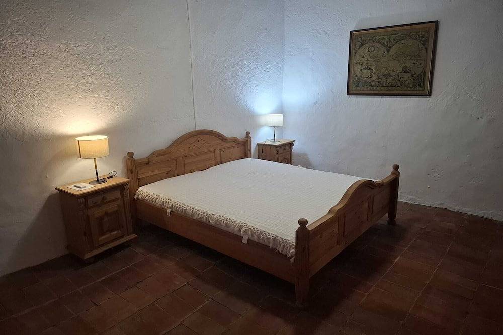 Historic finca/Pyrenees/Mountains/Sea/Spain for groups of up to 10 people in Sils, Provincia de Gerona