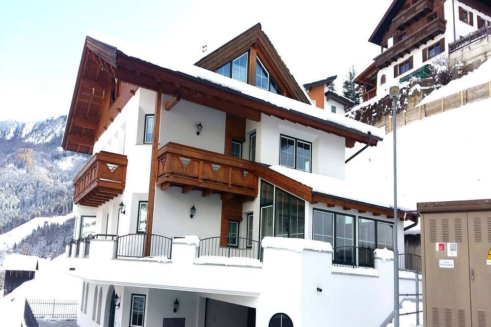 Entire apartment, Apartment in Hochgallmigg near Ski Lift in Fließ, Tyrolean Upperland Region