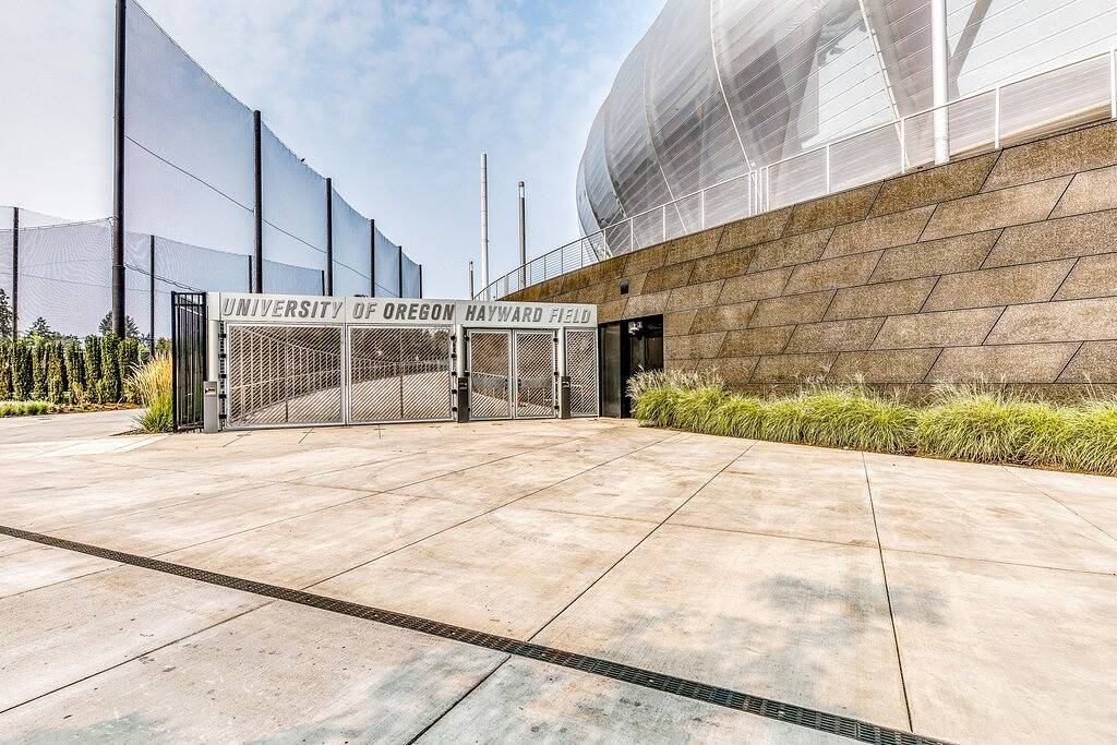 Classic, Dog-Friendly Home w/ Free Wifi, a Washer/Dryer, & Enclosed Backyard in Eugene, Lane County