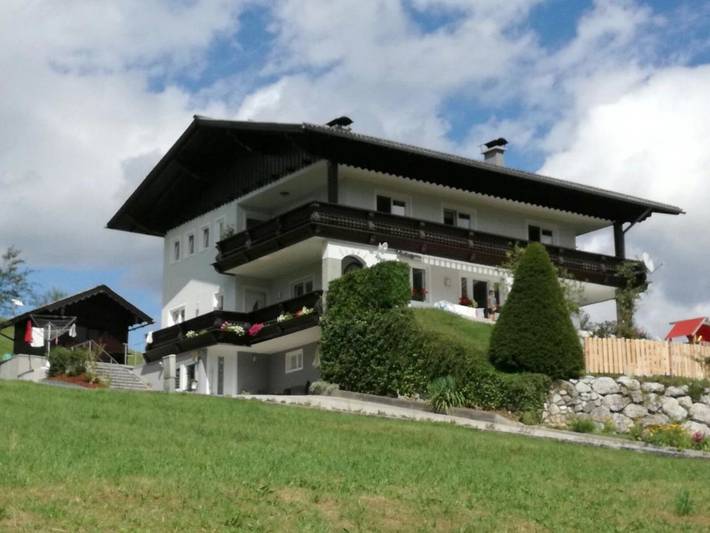 Vakantiewoning voor 4 personen, with Terras and Tuin as well as Uitzicht in Strobl