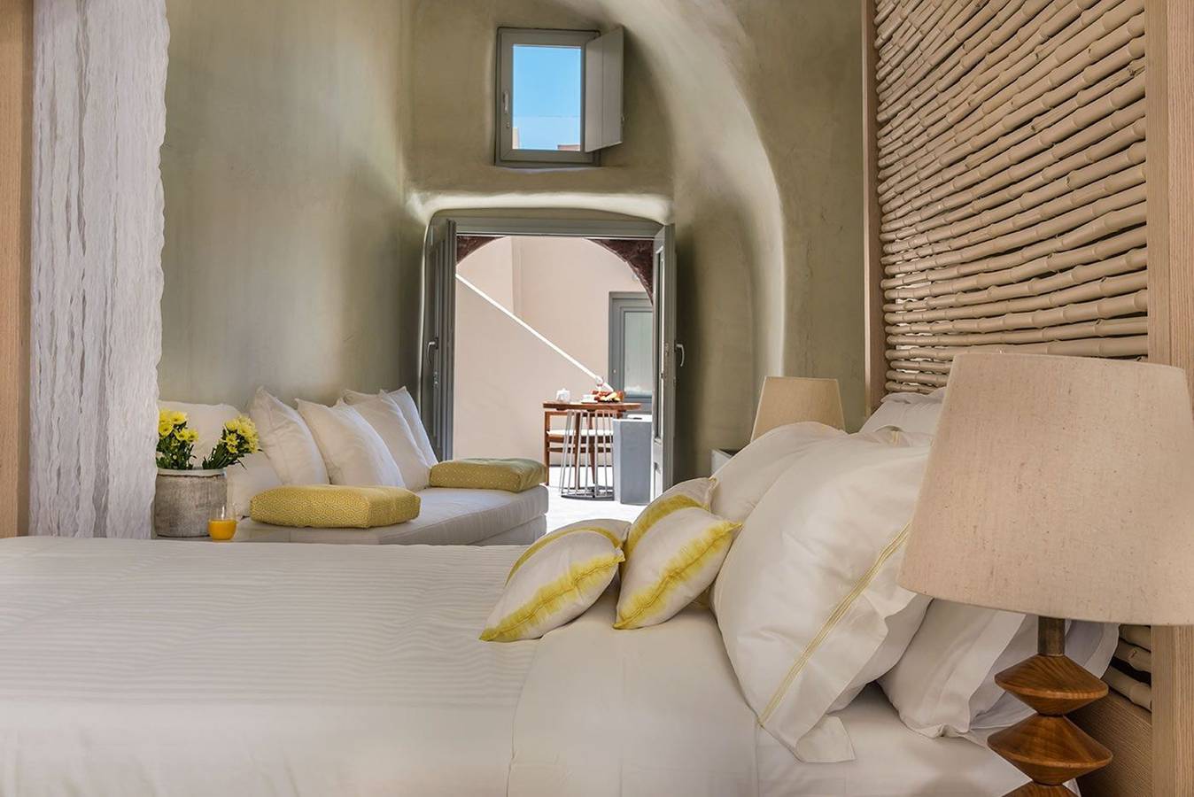 Magical Senior Suite with Outdoor Heated Plunge Pool & Indoor Heated Jacuzzi in Firostefani, Thera