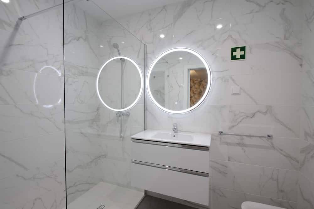 Ganze Wohnung, New Luxury apartment with pool - 5 min walking to the beach in Armação de Pêra (costa), Armação de Pera
