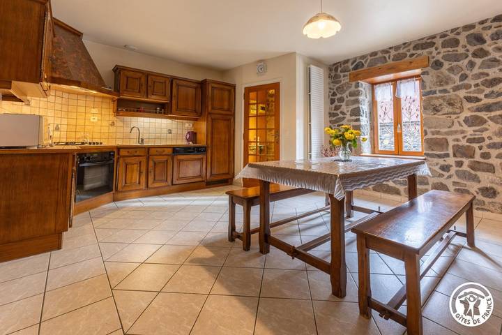 Gîte pour 5 personnes, avec jardin à Murol - 3