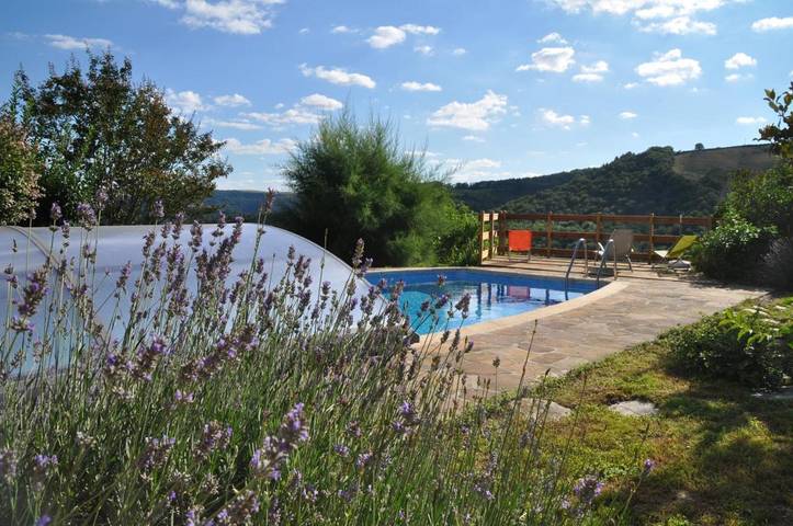 Chambre d’hôte pour 2 personnes, avec Terrasse et Jardin ainsi que Piscine et Vue