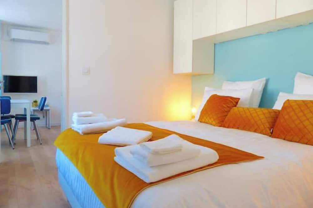 Ganze Wohnung, App*** 2/4 people \"Pop\" 🌈 ☀️ Air-conditioned with garden in Lons-le-Saunier, Jura