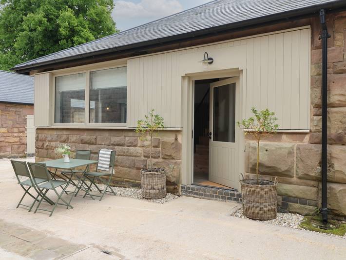 Glamping for 4 people, with garden in Derbyshire