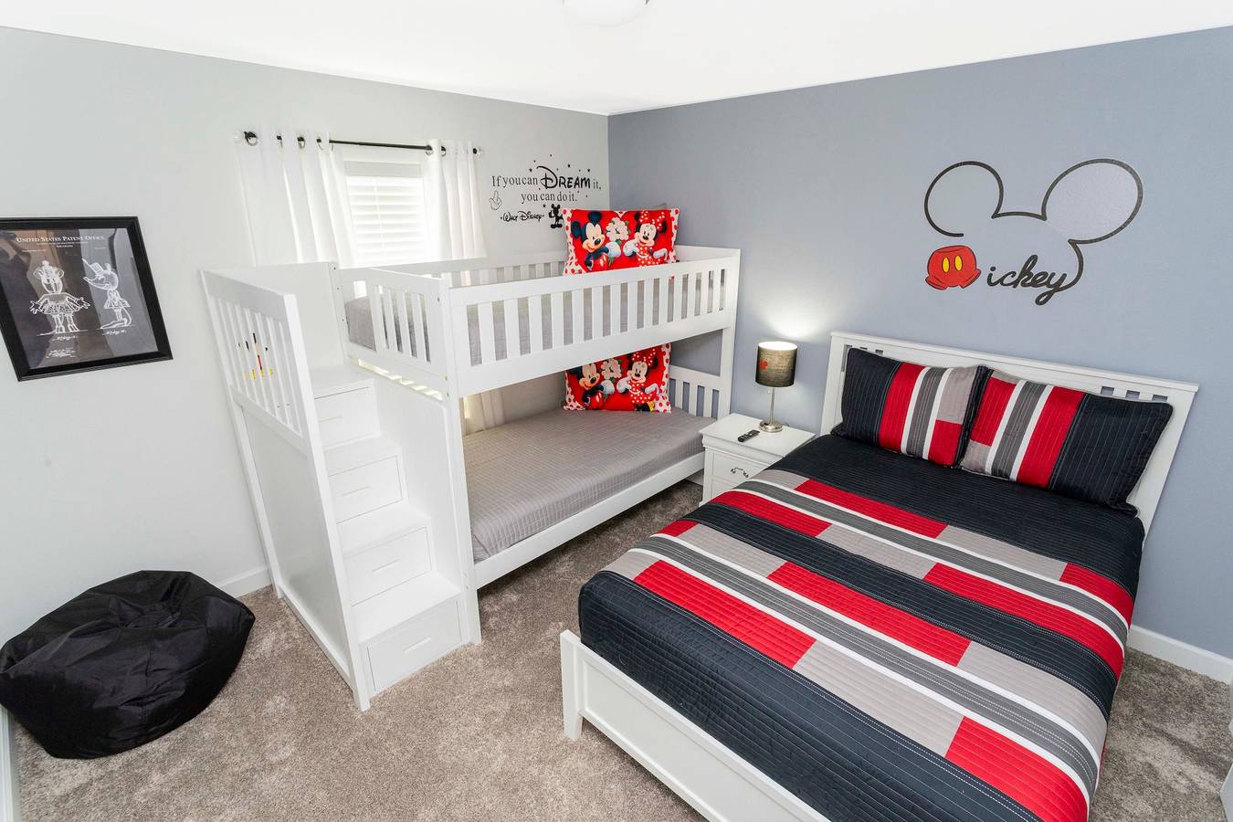 Entire apartment, Stunning 4 Bd w  Pool Close to Disney   Champions Gate 990 in Four Corners, Osceola County