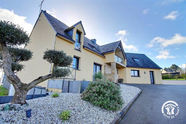 Chambre d’hôte pour 4 personnes, avec jacuzzi et piscine ainsi que jardin et balcon dans le Morbihan - 4