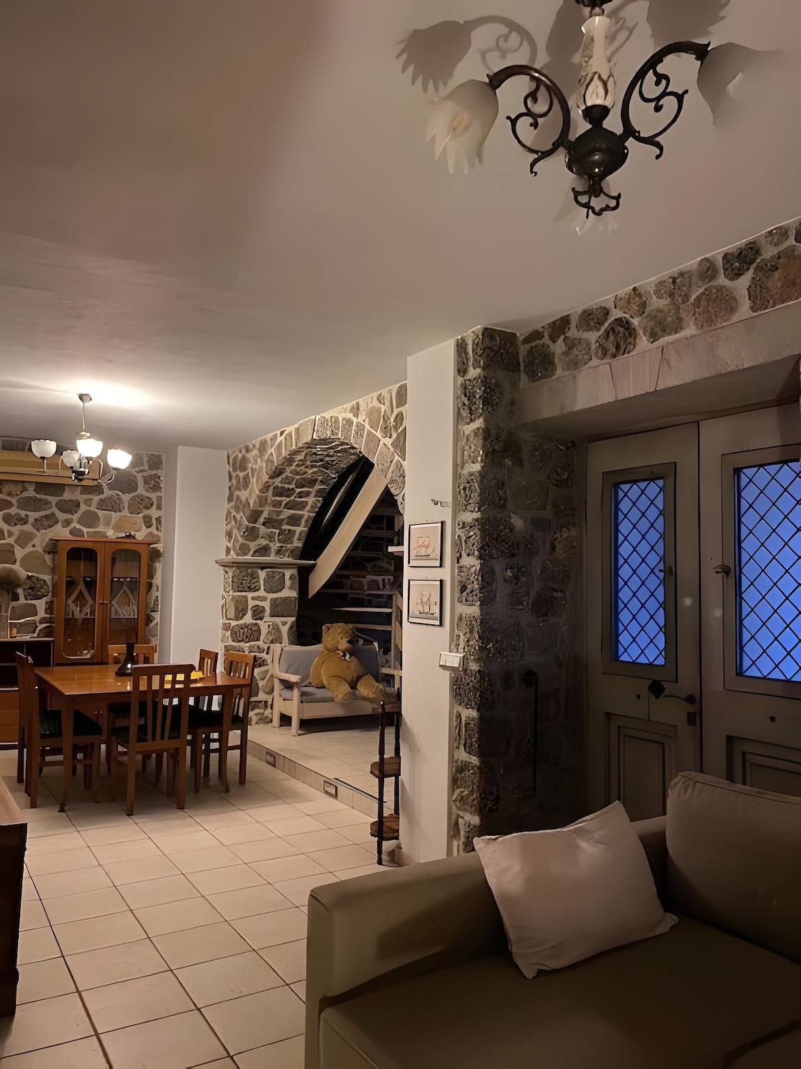 Ganze Wohnung, Despoinas Traditionelles Steinhaus im Zentrum von Ermionida in Kranidi, Argolis