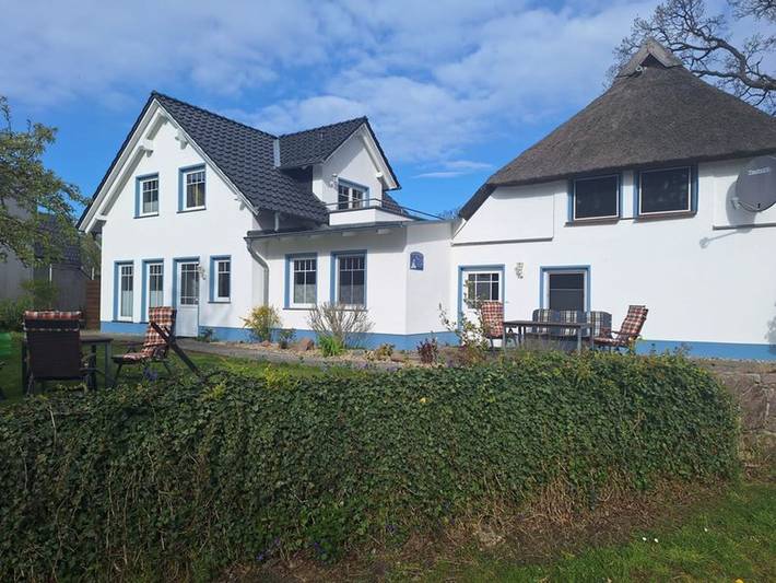 Ferienwohnung für 2 Personen, mit Balkon und Terrasse sowie Garten und Seeblick in Groß Zicker - 4