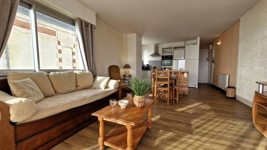Appartement entier, Royan - Appartement Vue Mer et pieds dans l'eau - Plage de la Grande Conche in Royan, Côte de Beauté