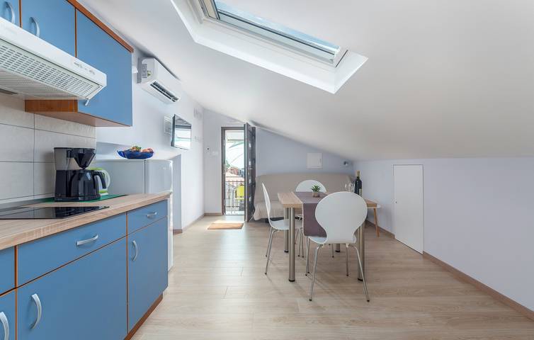 Ferienwohnung für 2 Personen, mit Balkon/Terrasse und Meerblick in Funtana - 4