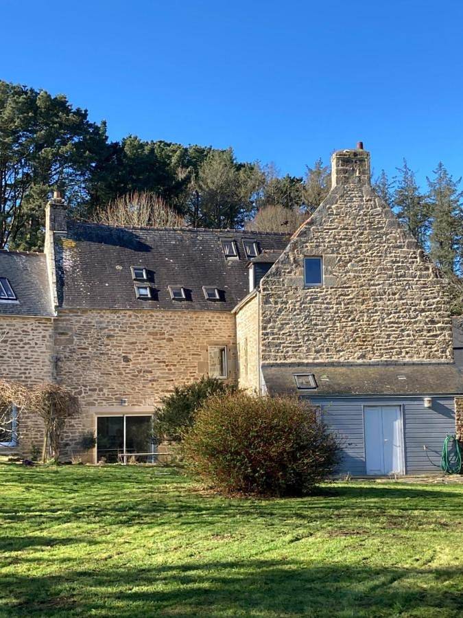 Location de vacances pour 10 personnes, avec Terrasse ainsi que Jardin et Vue à Pont-Croix