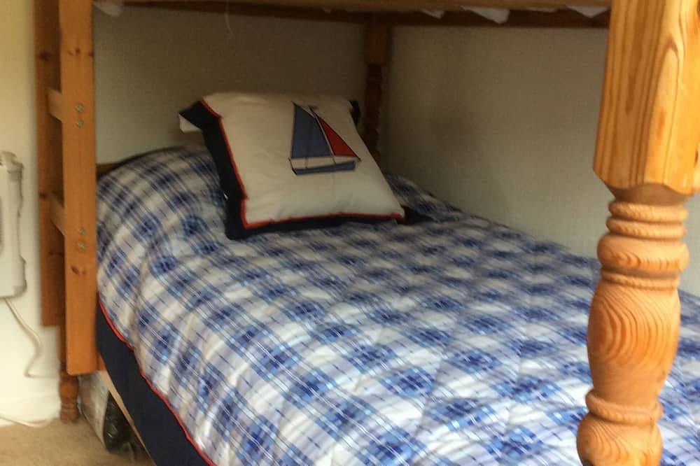 Self Catered chalet, Family & Pet friendly.Woodlands in Cornwall