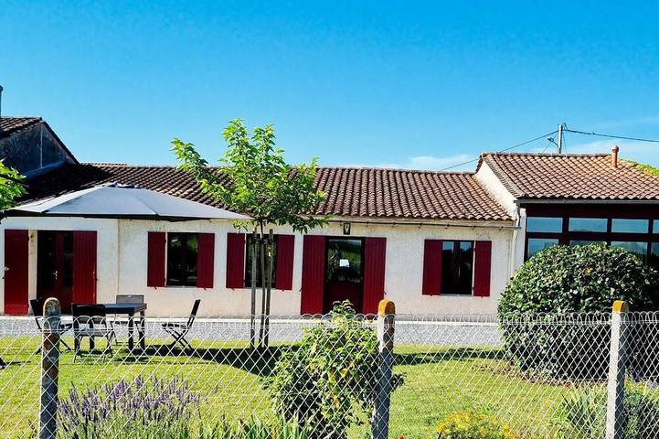 Location de vacances pour 6 personnes, avec jardin à Cussac-Fort-Médoc
