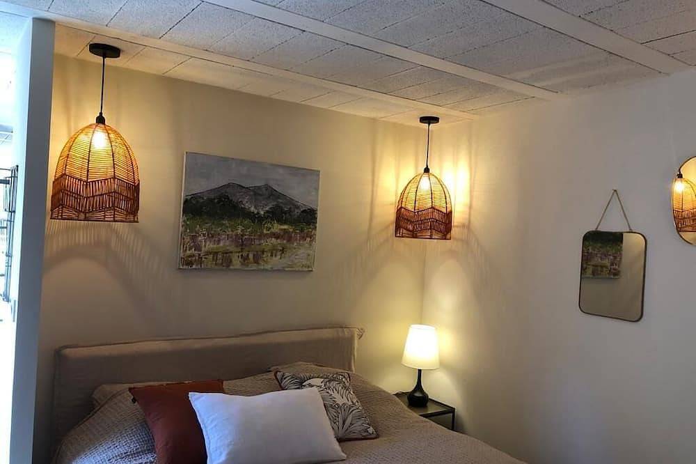 Appartement entier, Studio avec cour privatif et jacuzzi in Mazan, Parc naturel régional du Mont-Ventoux