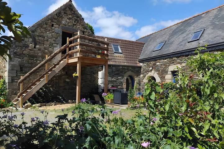 Gîte pour 10 personnes, avec jardin et terrasse à Lannion