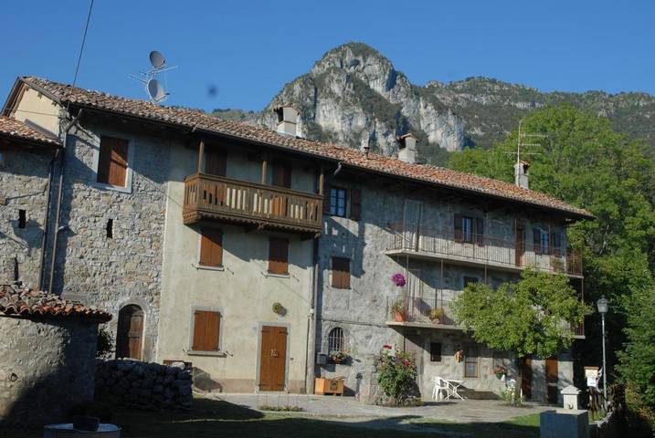 Chambre d’hôte pour 2 personnes, avec Balcon et Terrasse ainsi que Jardin et Vue