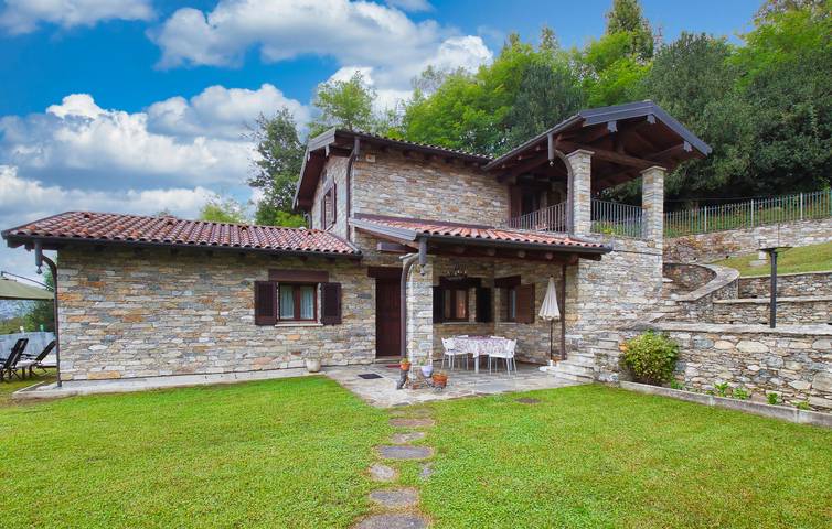 Ferienhaus für 6 Personen, mit Garten und Ausblick in Comune di Luino