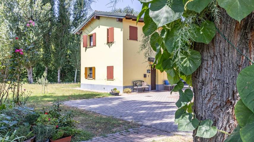 Appartamento per 3 persone, con giardino a Modena