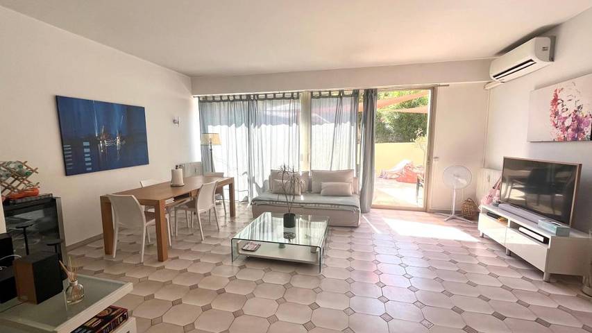 Gîte pour 4 personnes, avec Balcon et Terrasse ainsi que Jardin et Vue dans Plage de la Salis - 4