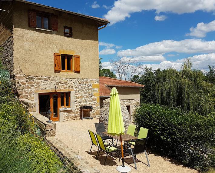 Gîte pour 6 personnes, avec Terrasse à Montrottier