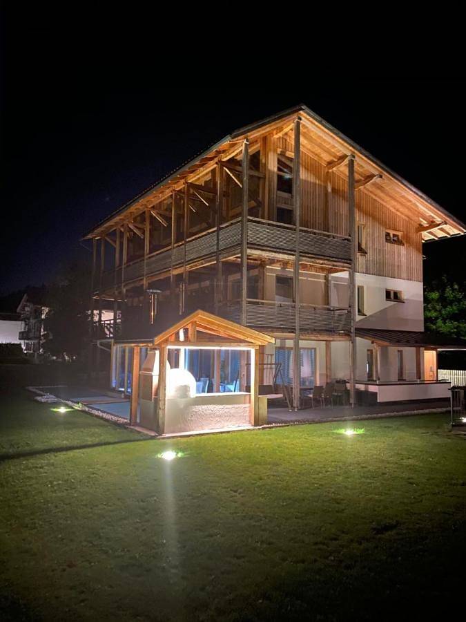Garni - Hotel Am Burghuegel in San Candido, Karnischer Hauptkamm