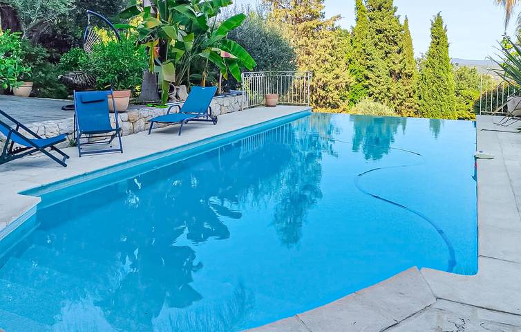 Location de vacances pour 8 personnes, avec terrasse ainsi que jardin et piscine, animaux acceptés à Peymeinade - 2