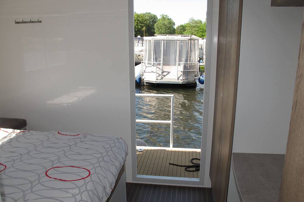 Ganze Wohnung, Hausboot für 4 Gäste mit 25m² in Hennigsdorf in Hennigsdorf, Ruppiner Seenland