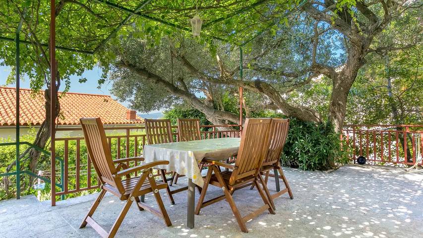 Ferienwohnung für 6 Personen, mit Terrasse in Baska Voda