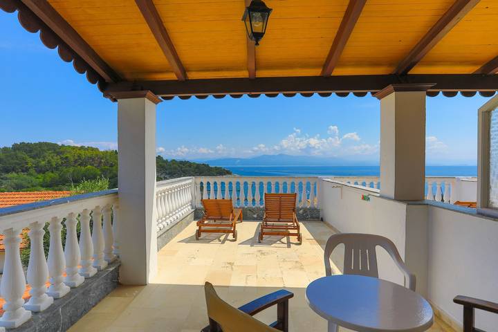 Gîte pour 3 personnes, avec Balcon ainsi que Terrasse et Vue dans Paxos - 2