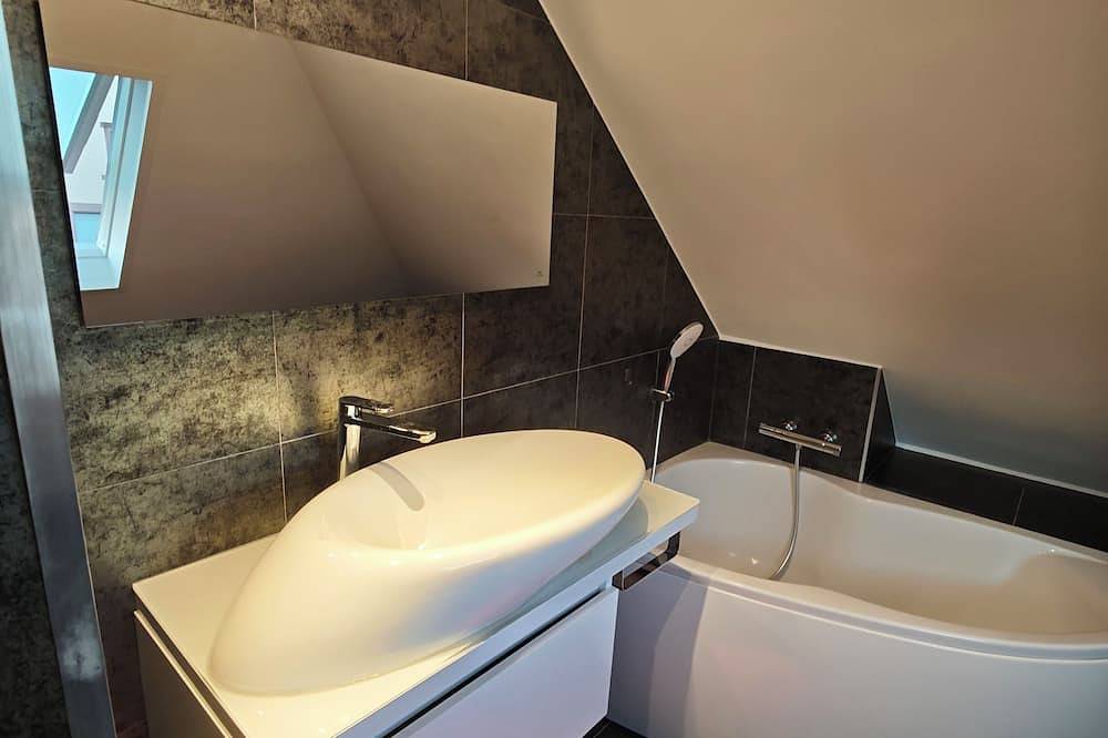 Appartement entier, Chambre cosy dans duplex spacieux in Saint-Louis, Région de Mulhouse