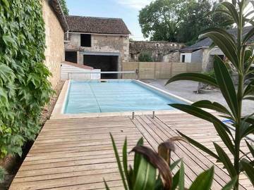 Gîte pour 14 personnes, avec terrasse ainsi que piscine et vue, animaux acceptés à Vouneuil-sur-Vienne