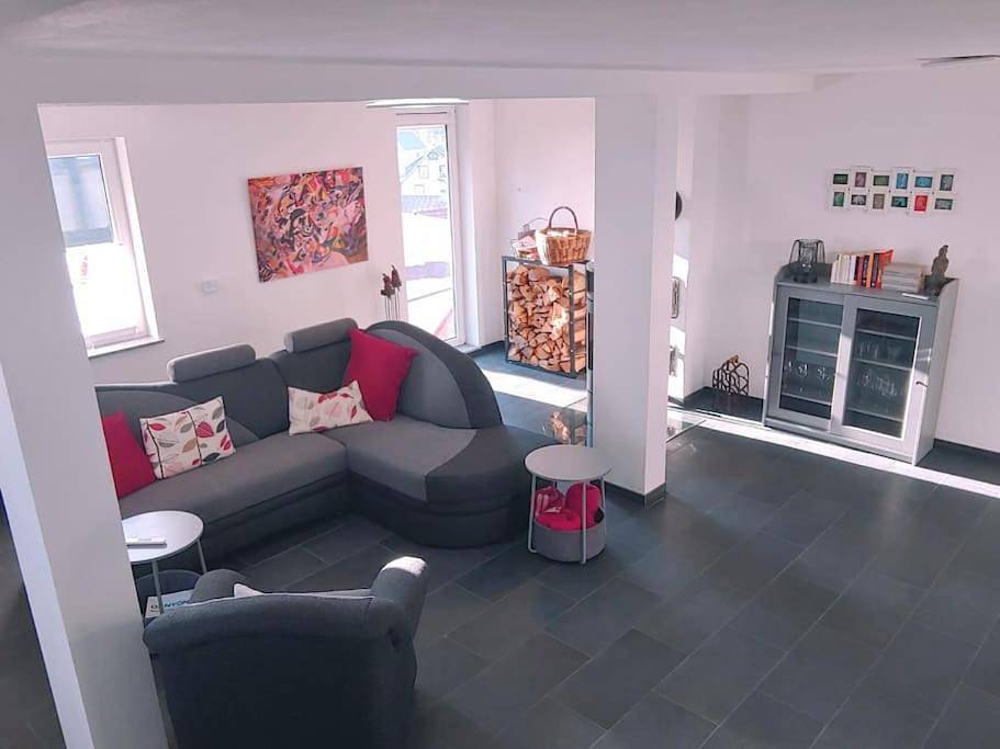Ruhiges Ferienhaus mit viel Platz und Ladestation für E-Auto in Schnett, Masserberg