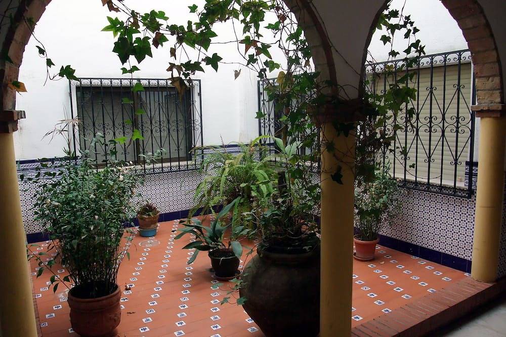 Entire apartment, Granada Center Comfortable + Parking + 2 Ba + 3 Br in Granada, Granada Province
