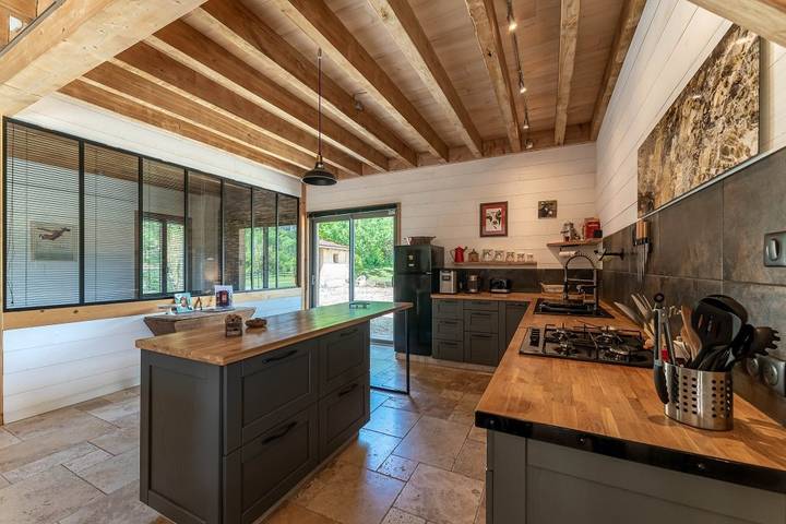 Gîte pour 2 personnes, avec jardin ainsi que jacuzzi et terrasse, animaux acceptés à Les Eyzies-de-Tayac-Sireuil - 4