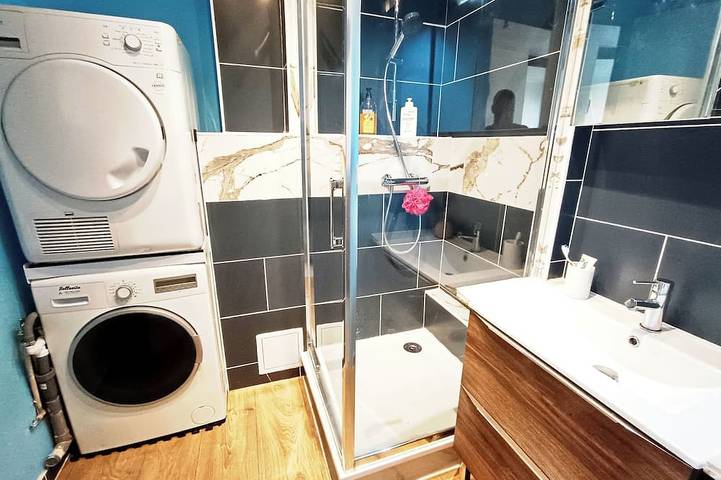 Apartamento entero, Apartment 7 - Cozy, near the train station and downtown, free parking in Châlons-en-Champagne, Marne