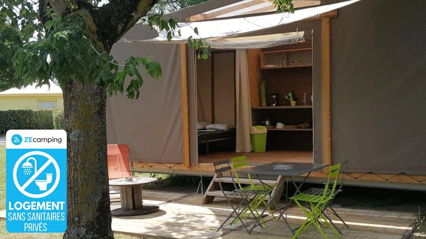 Zecamping 3 étoiles familial piscine chauffée cabane Bbq 17m2 in Hauterives, Région de Valence