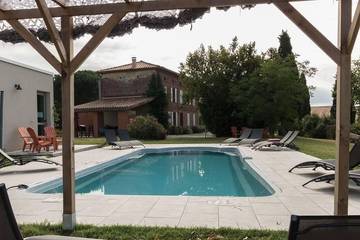 Location de vacances pour 12 personnes, avec jardin et piscine à Aignes