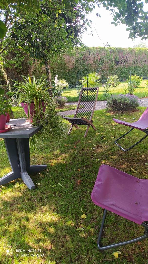 Chambre d’hôte pour 3 personnes, avec jardin et piscine, animaux acceptés à Nantheuil