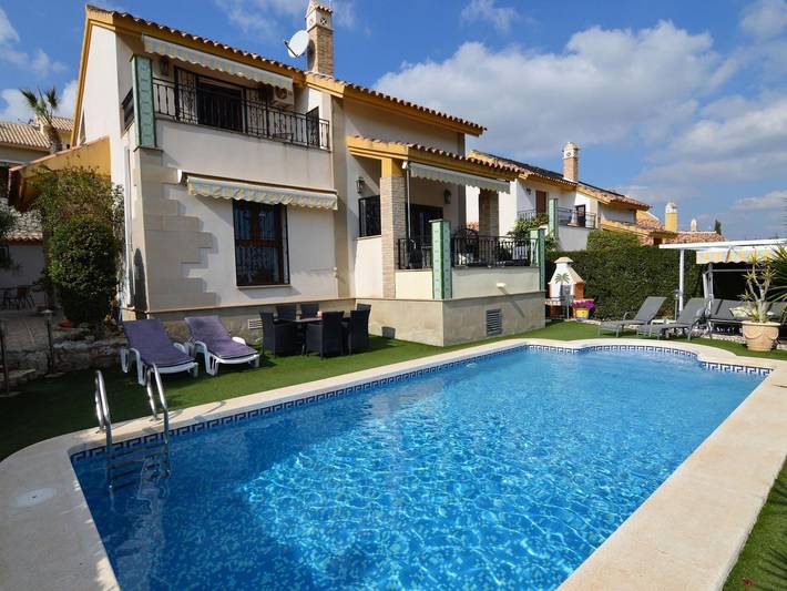 Villa pour 6 personnes, avec terrasse ainsi que piscine et jardin, animaux acceptés - 1